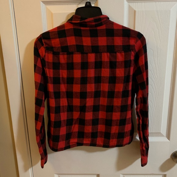 Red & Black plaid pattern button up, crop fit - Picture 5 of 5